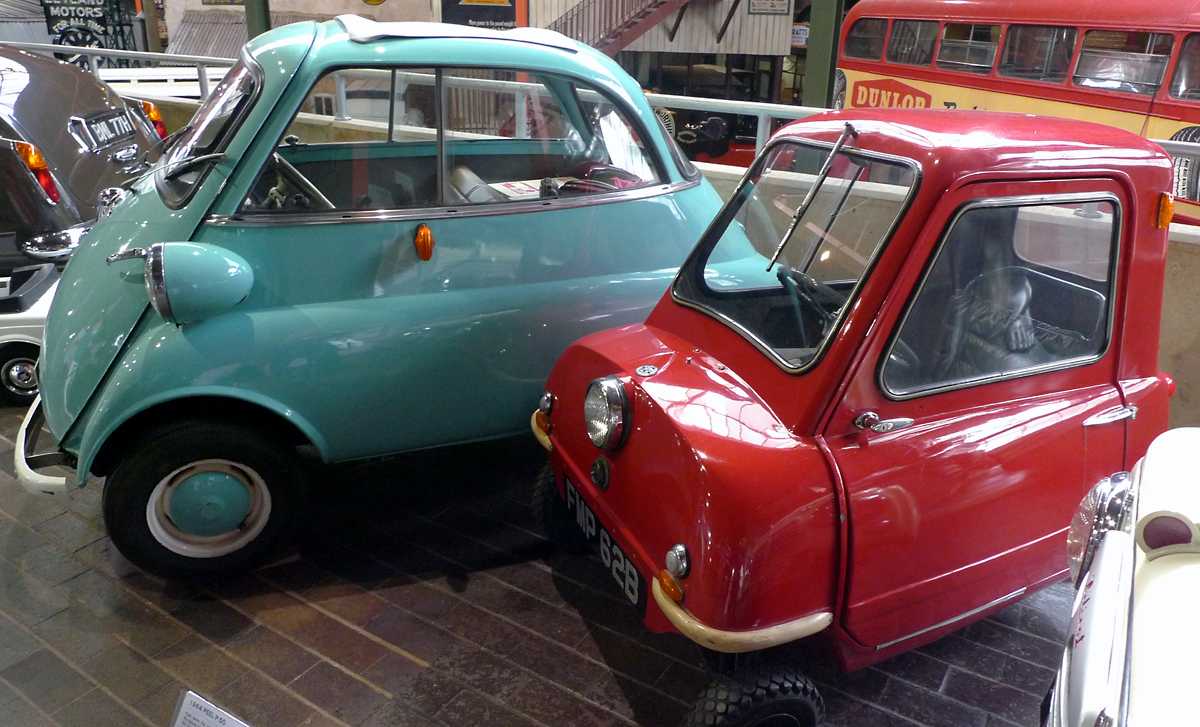 L1010252.JPG - Probably the only car that makes an Isetta look big. The only ever Manx car, the Peel.